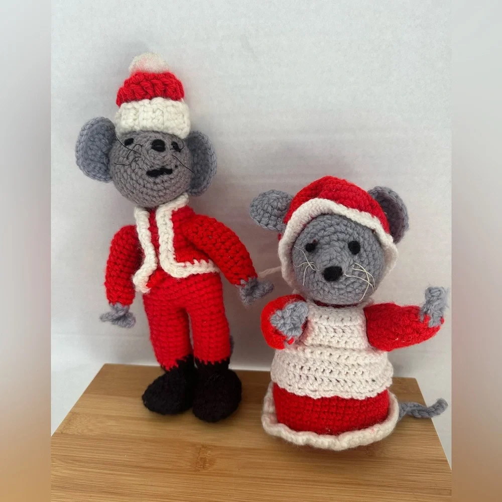 Crochet Handmade Christmas Santa & Mrs. Claus Mice. Kitschy Vintage X-Ma…